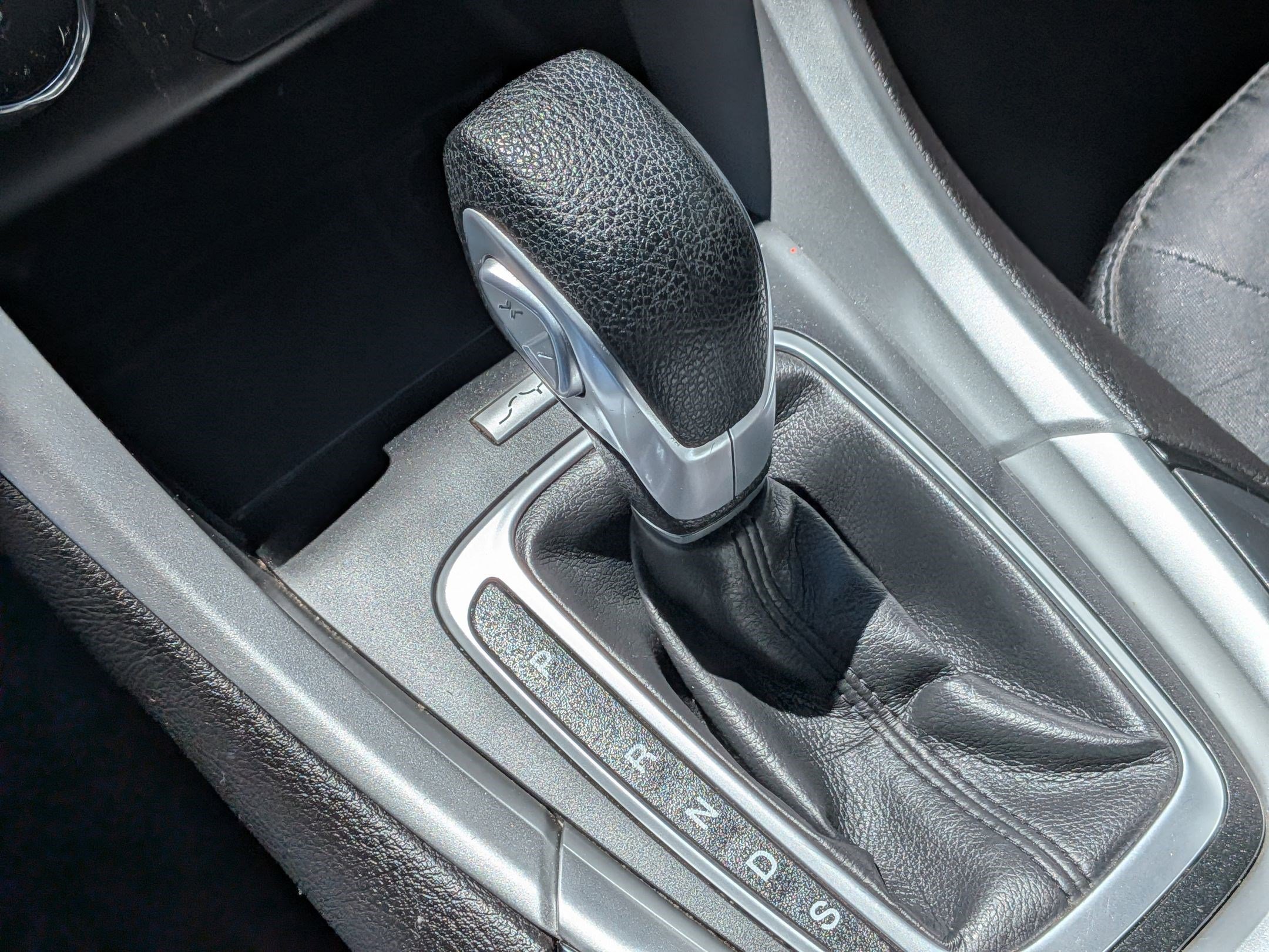 Used 2015 Ford Fusion SE FWD image 25