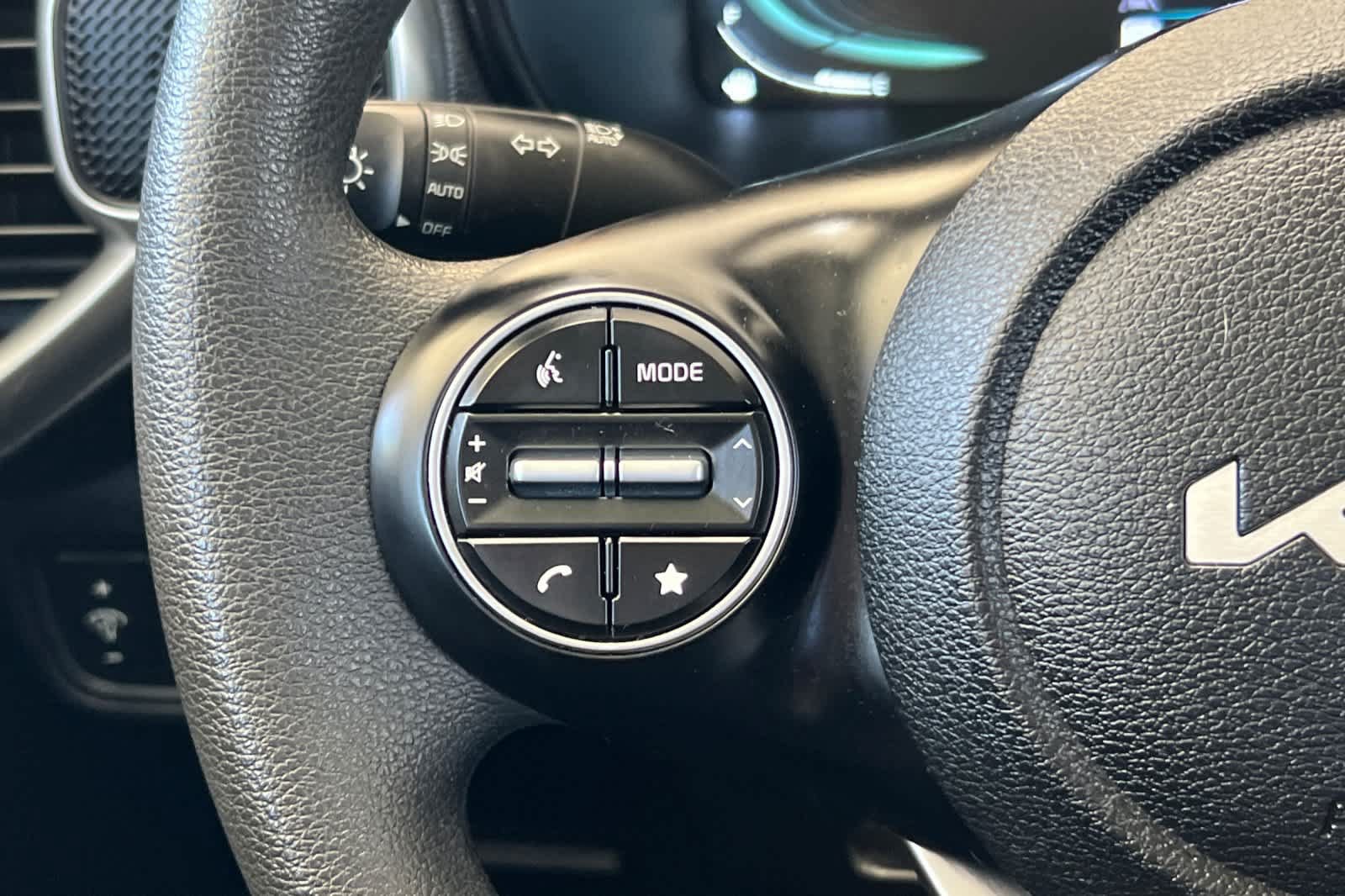 Used 2023 Kia Soul LX w/ LX Technology Package FWD image 24