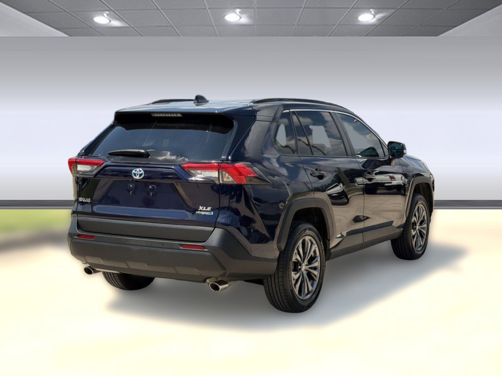 Used 2022 Toyota RAV4 XLE Premium AWD/4WD image 9