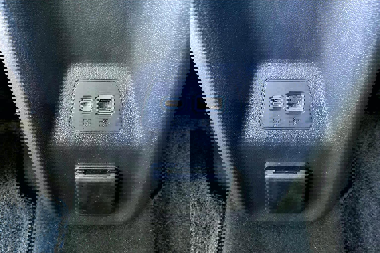 Used 2023 Buick Envision Avenir image 34