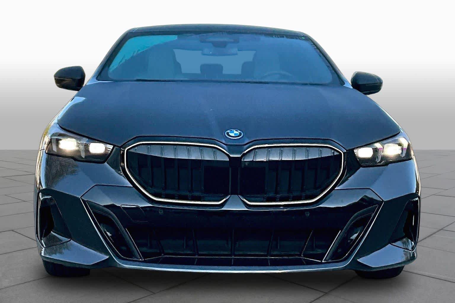 Used 2026 BMW 550e xDrive AWD/4WD image 3