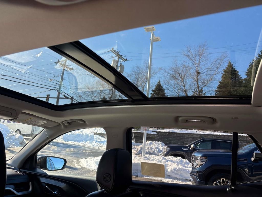 Used 2021 GMC Terrain SLT w/ Infotainment Package II image 11