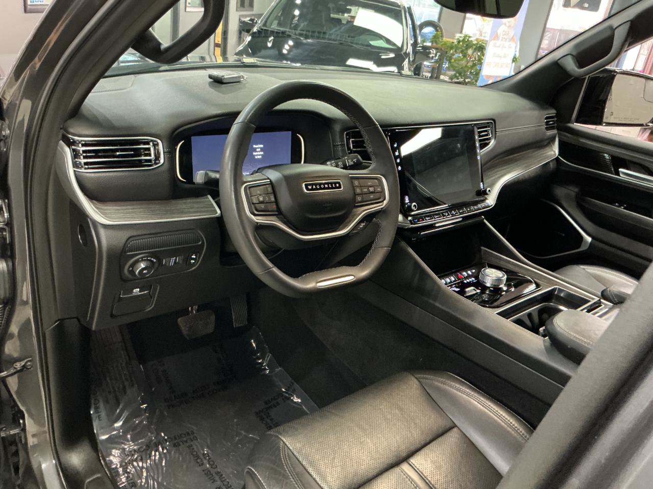 Used 2024 Jeep Wagoneer L Series II w/ Flexible Seating Group AWD/4WD image 12