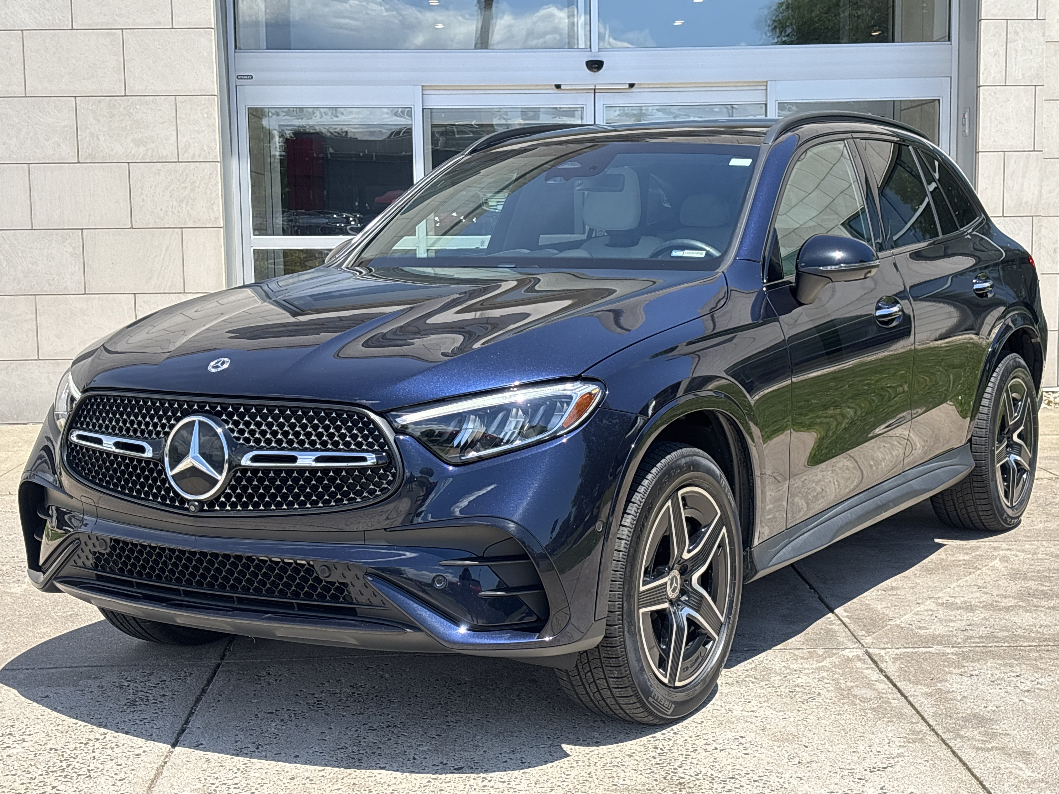 Used 2023 Mercedes-Benz GLC 300 4MATIC image 12