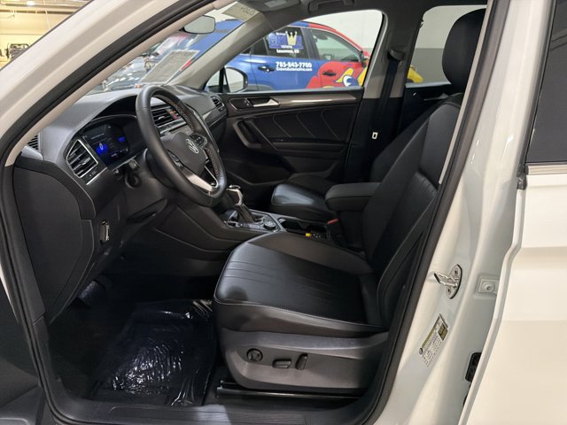 Certified 2024 Volkswagen Tiguan SE AWD/4WD image 16