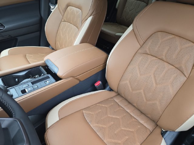 New 2026 Nissan Pathfinder Platinum FWD image 22