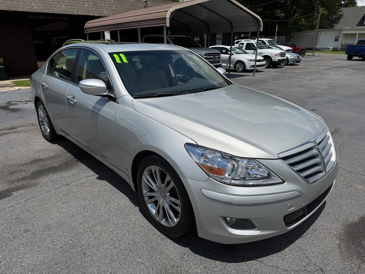 Used 2011 Hyundai Genesis 4.6 RWD image 2