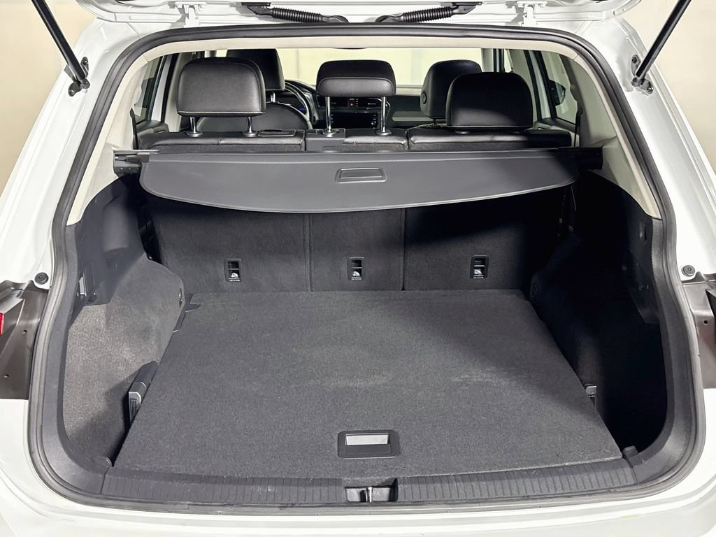 Certified 2022 Volkswagen Tiguan SE w/ Panoramic Sunroof Package AWD/4WD image 22