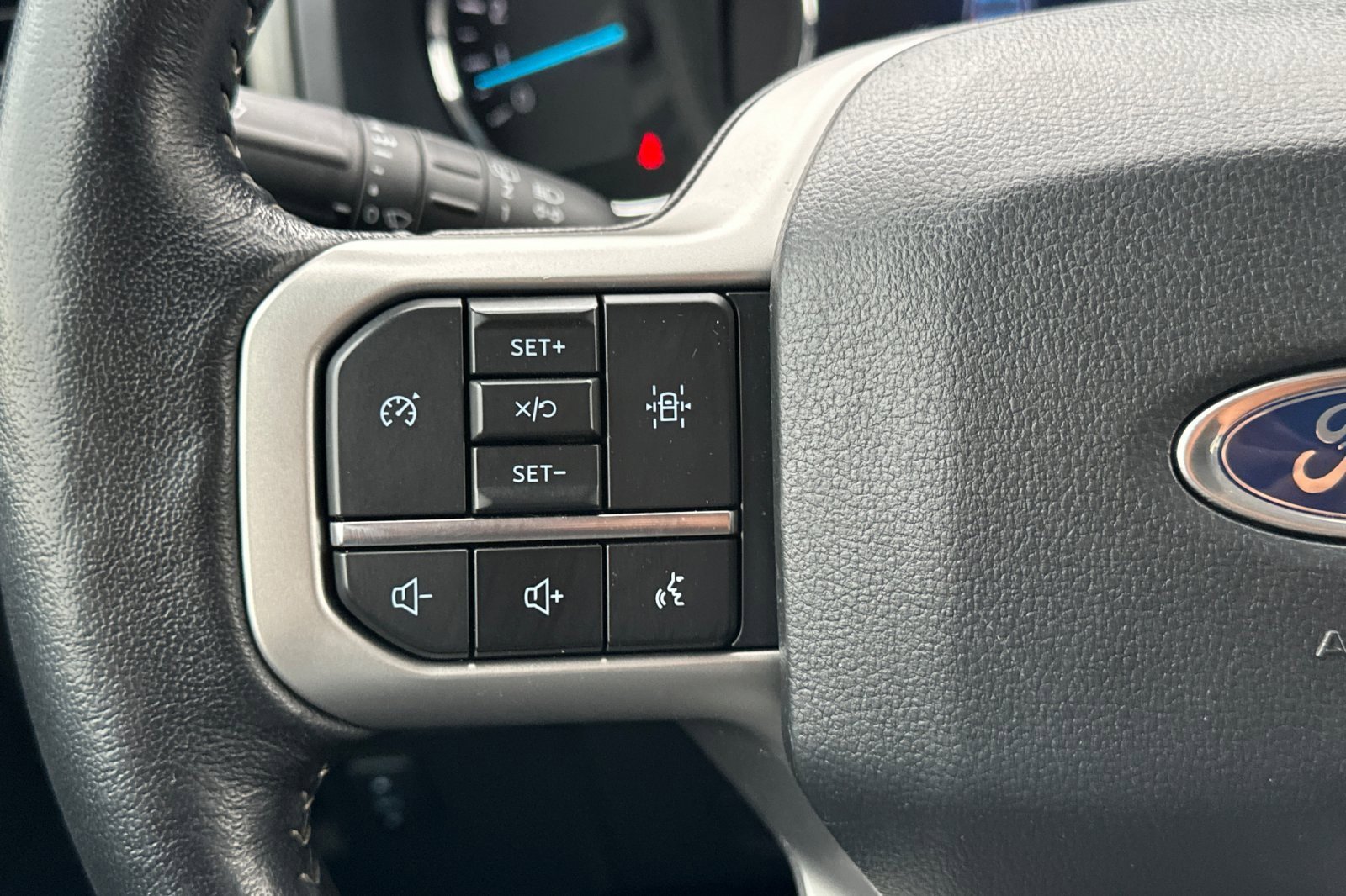 Used 2024 Ford Expedition Max XLT image 33