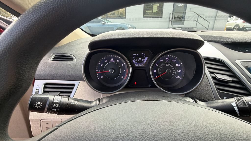 Used 2016 Hyundai Elantra SE FWD image 17