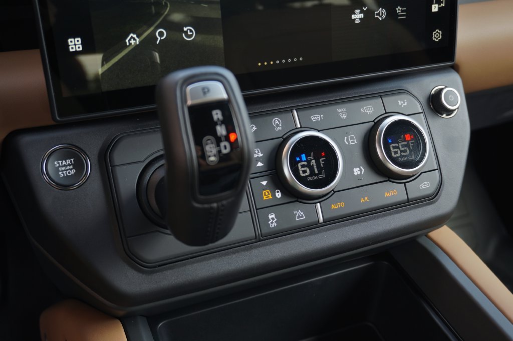 New 2026 Land Rover Defender 110 X-Dynamic SE AWD/4WD image 24