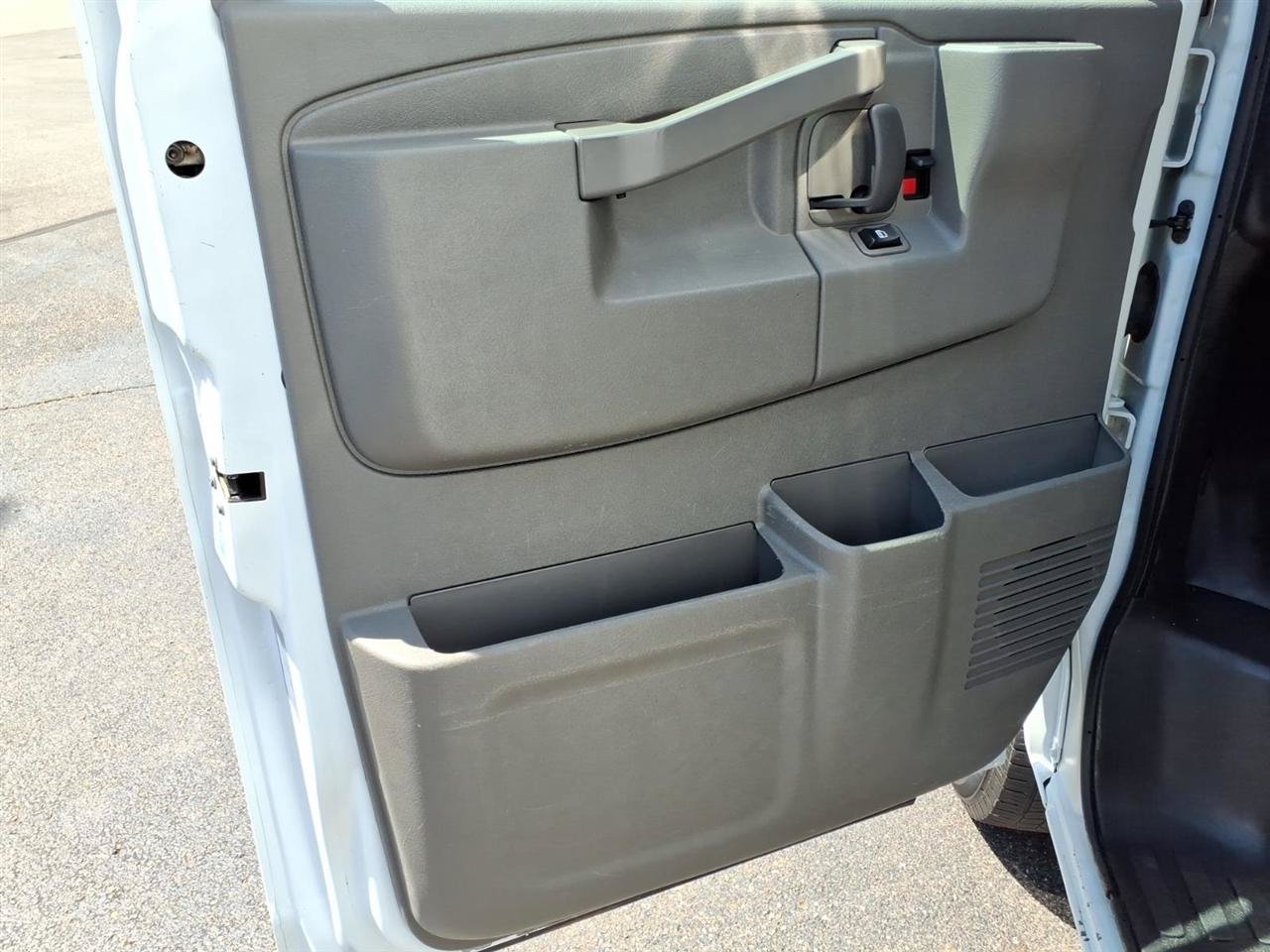 Used 2023 GMC Savana 3500 w/ Power Convenience Package RWD image 17