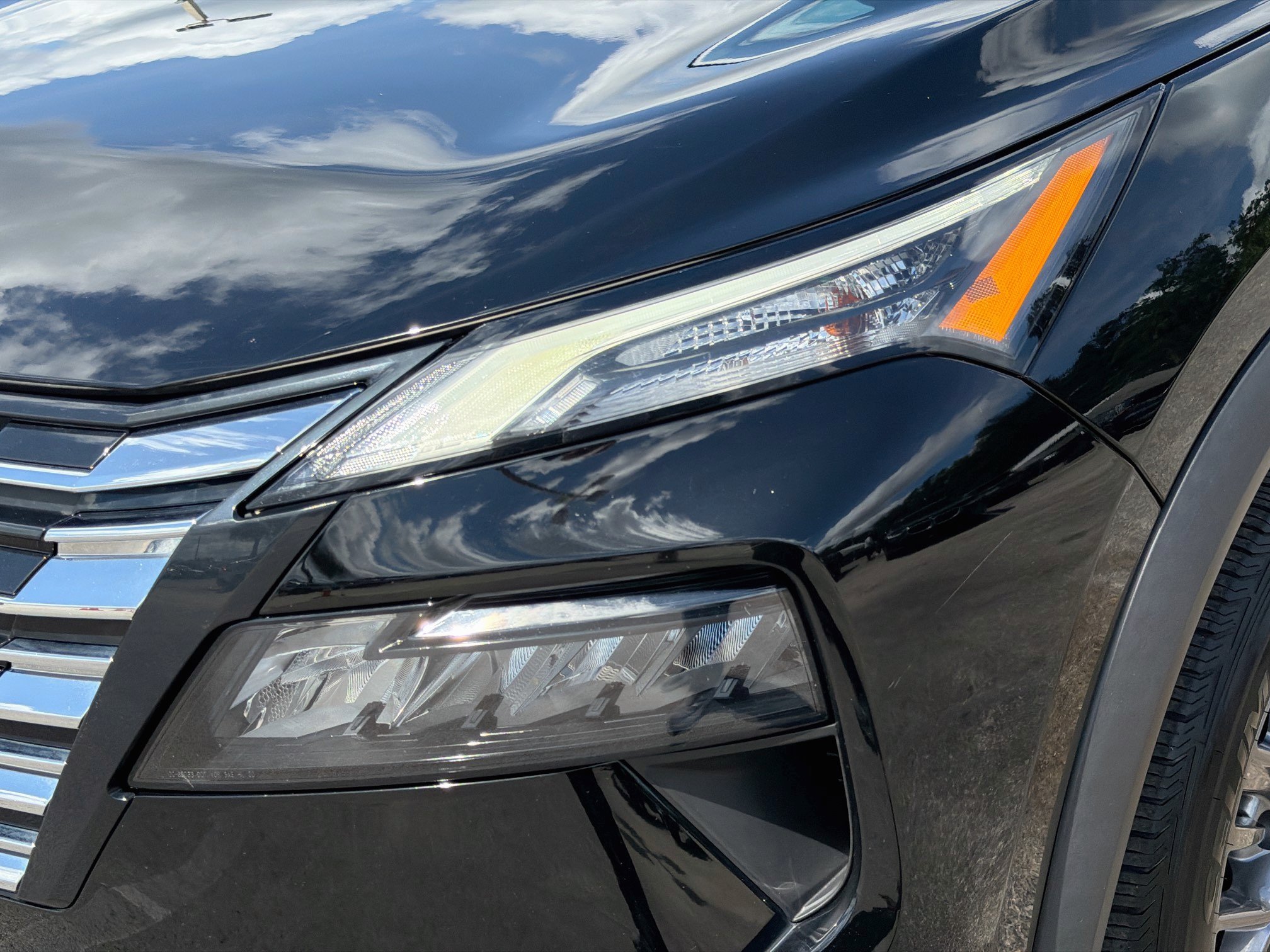 Used 2024 Nissan Rogue S AWD/4WD image 9