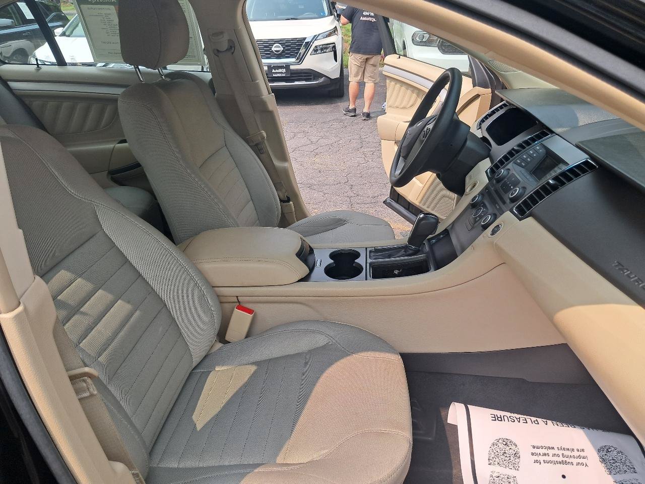 Used 2017 Ford Taurus SE FWD image 27
