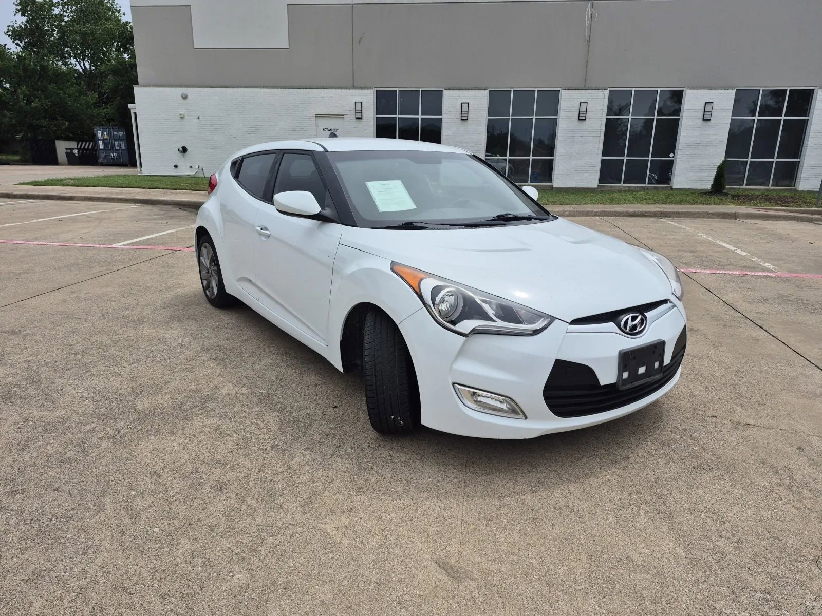 Used 2017 Hyundai Veloster FWD image 4