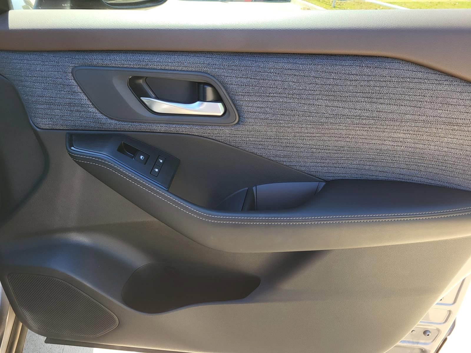 Used 2023 Nissan Rogue SV image 13