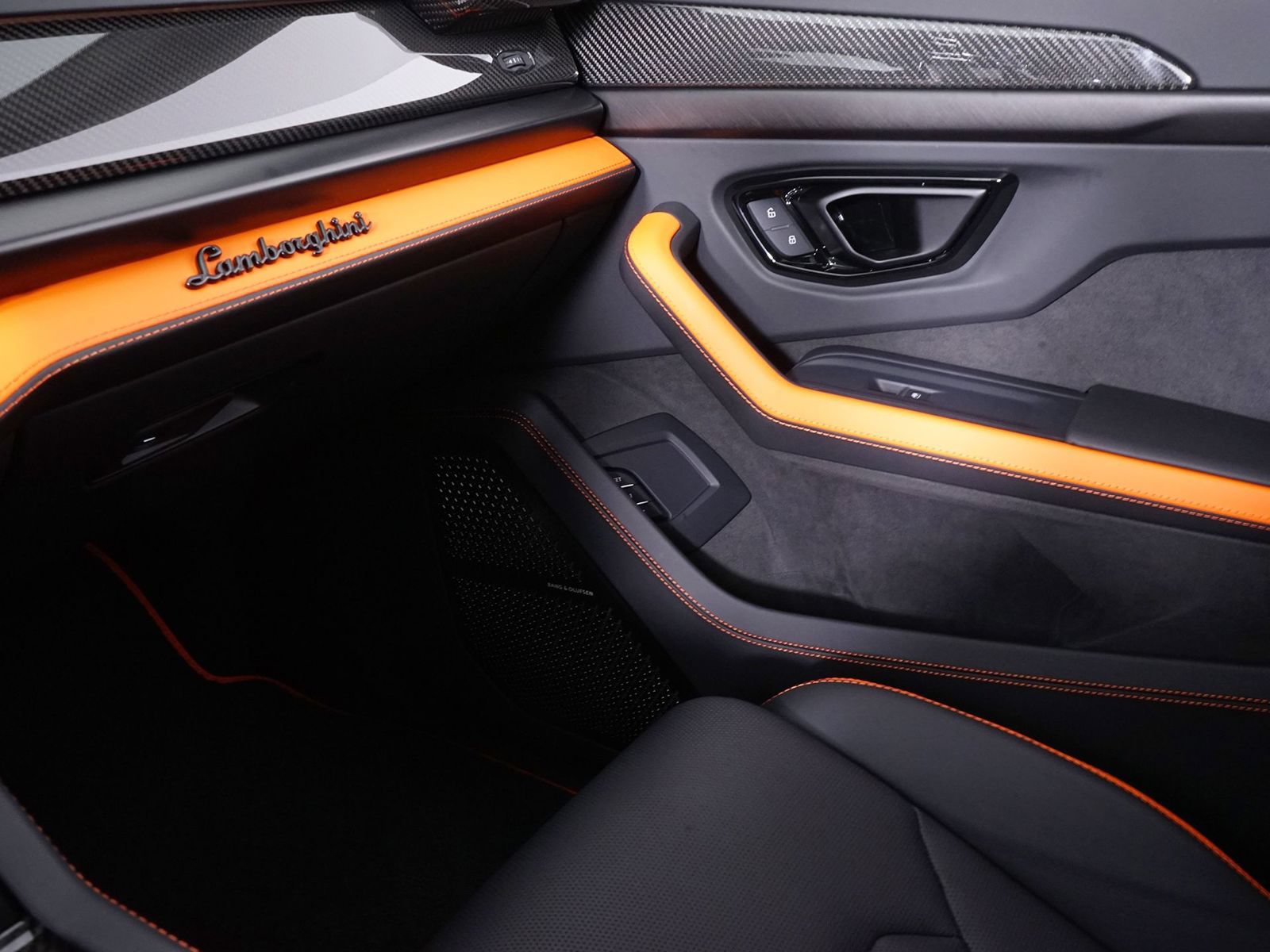 Used 2025 Lamborghini Urus S AWD/4WD image 23