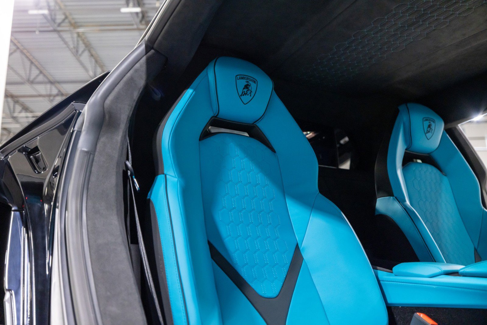 Used 2025 Lamborghini Revuelto image 36