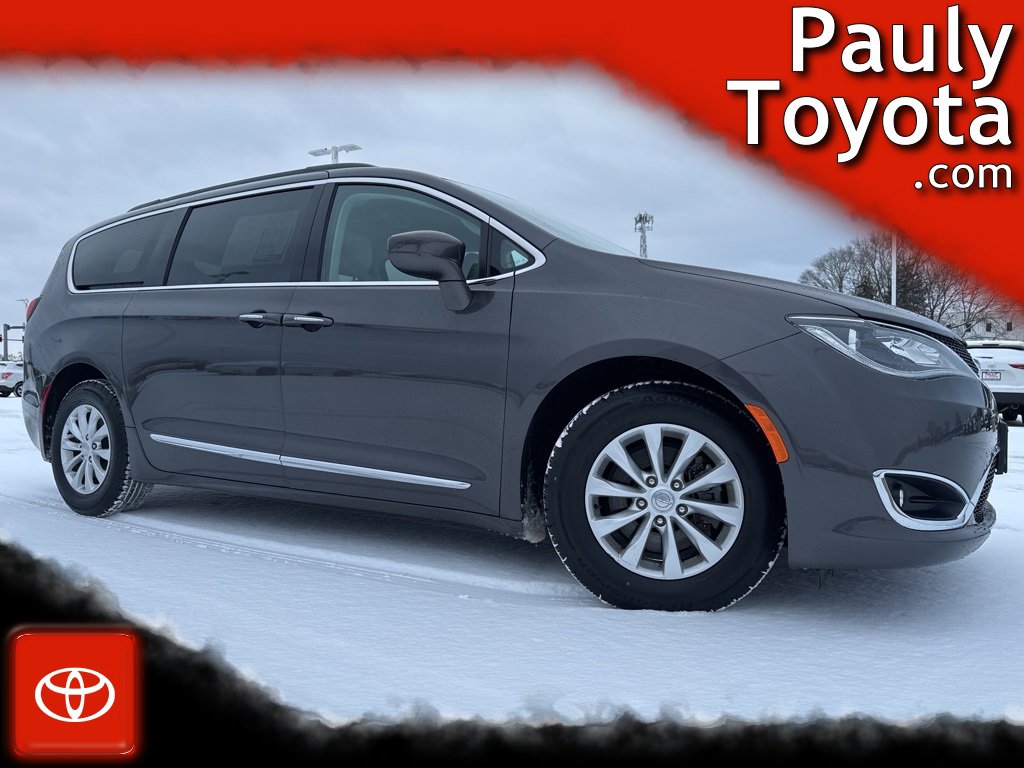 Used 2017 Chrysler Pacifica Touring-L image 1