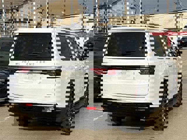 Used 2024 Jeep Wagoneer L Series II image 4