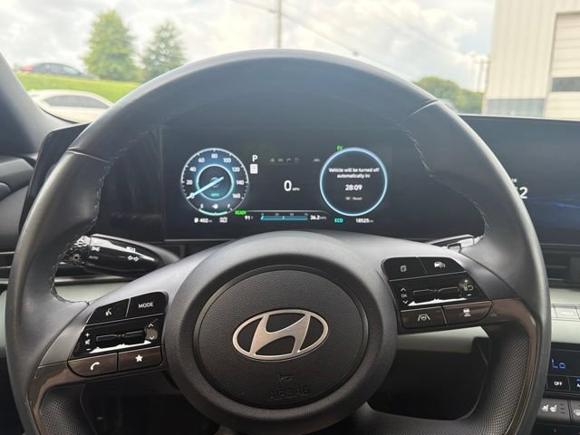 Used 2024 Hyundai Elantra Limited FWD image 14