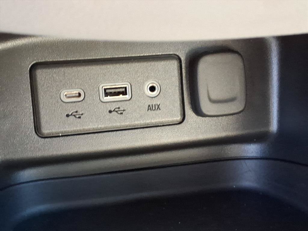 Used 2023 Chevrolet Equinox LS w/ LS Convenience Package FWD image 24