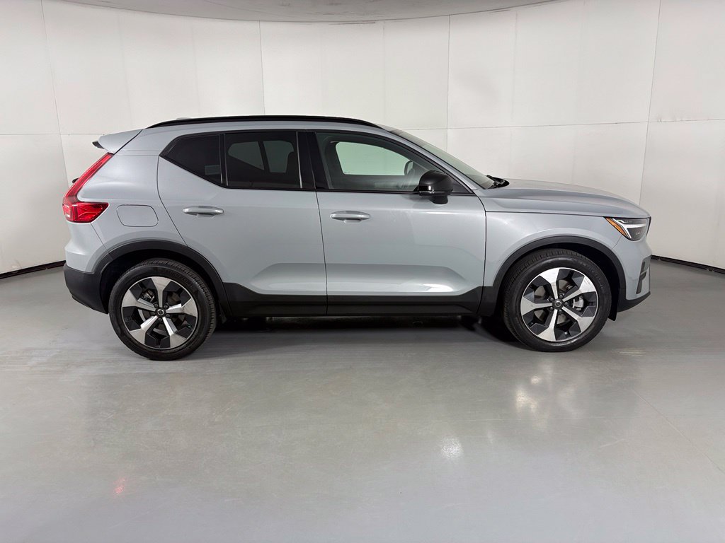 Used 2024 Volvo XC40 B5 Core AWD/4WD image 9