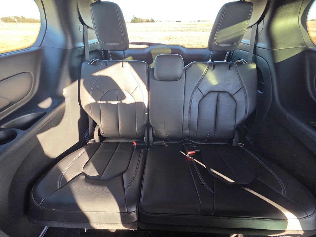 Used 2020 Chrysler Pacifica Touring-L w/ Advanced Safetytec Group image 30