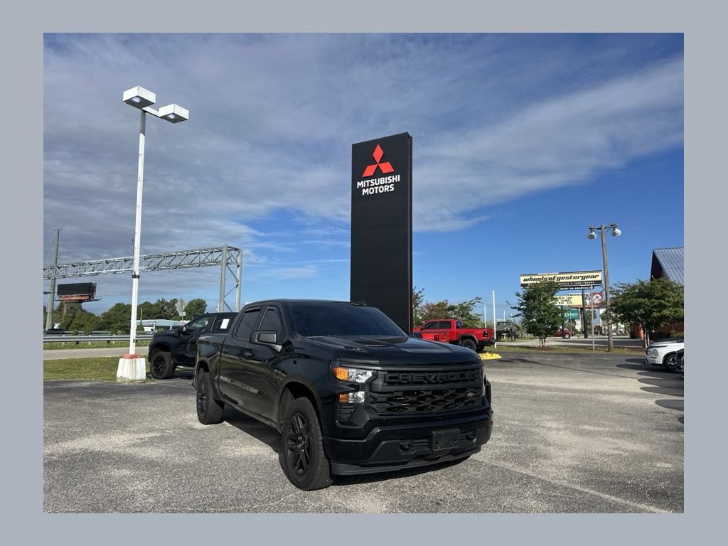Used 2022 Chevrolet Silverado 1500 Custom w/ LPO, Dark Essentials Package AWD/4WD image 1