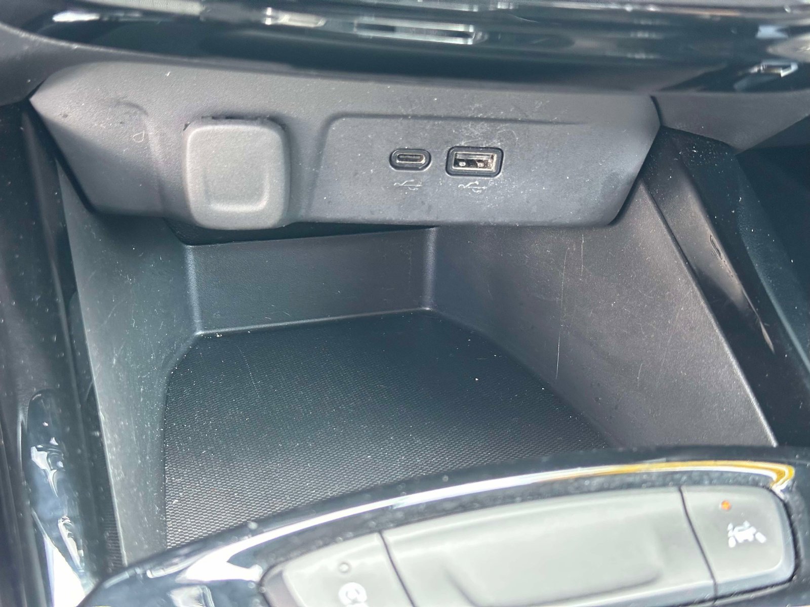 Used 2024 Chevrolet Trax LT w/ Driver Confidence Package image 29