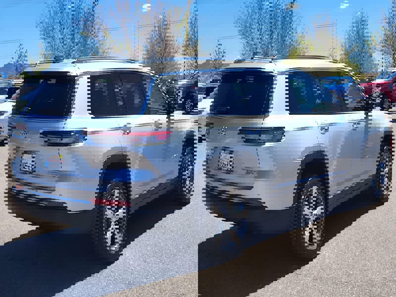 Used 2021 Jeep Grand Cherokee L Limited w/ MOPAR Finishing Package image 5