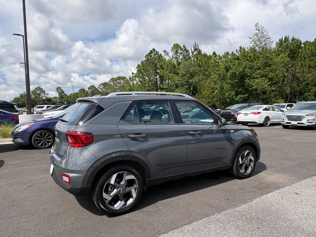 Used 2025 Hyundai Venue SEL FWD image 5