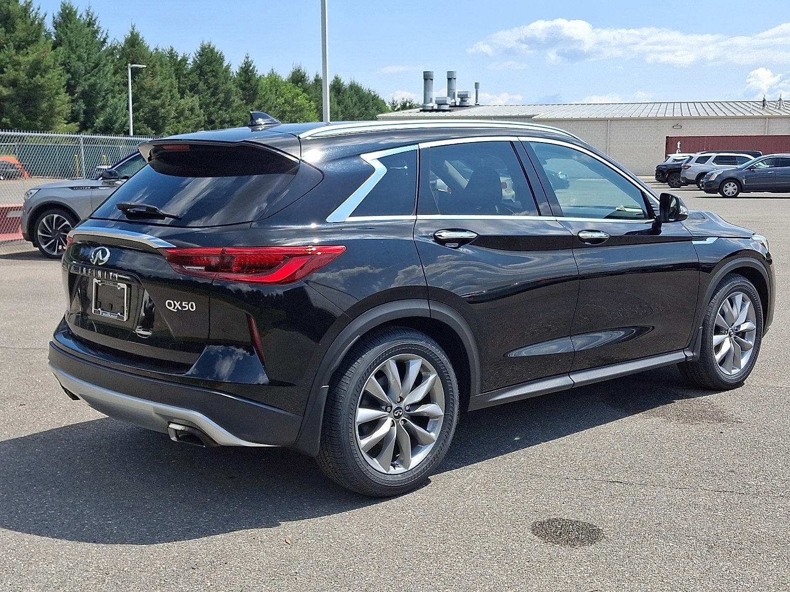 Used 2019 INFINITI QX50 Luxe w/ Navigation Package AWD/4WD image 2