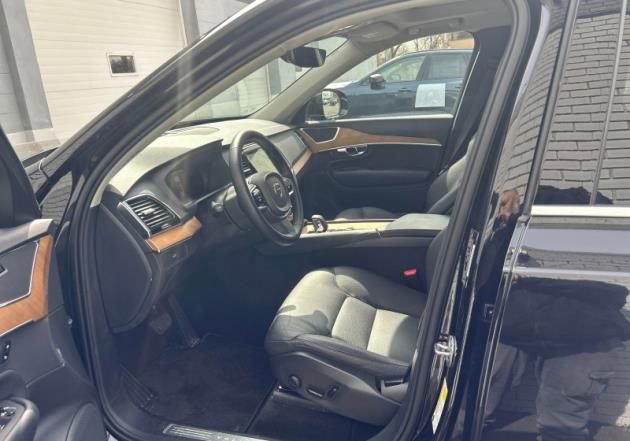 Used 2025 Volvo XC90 B5 Plus AWD/4WD image 5