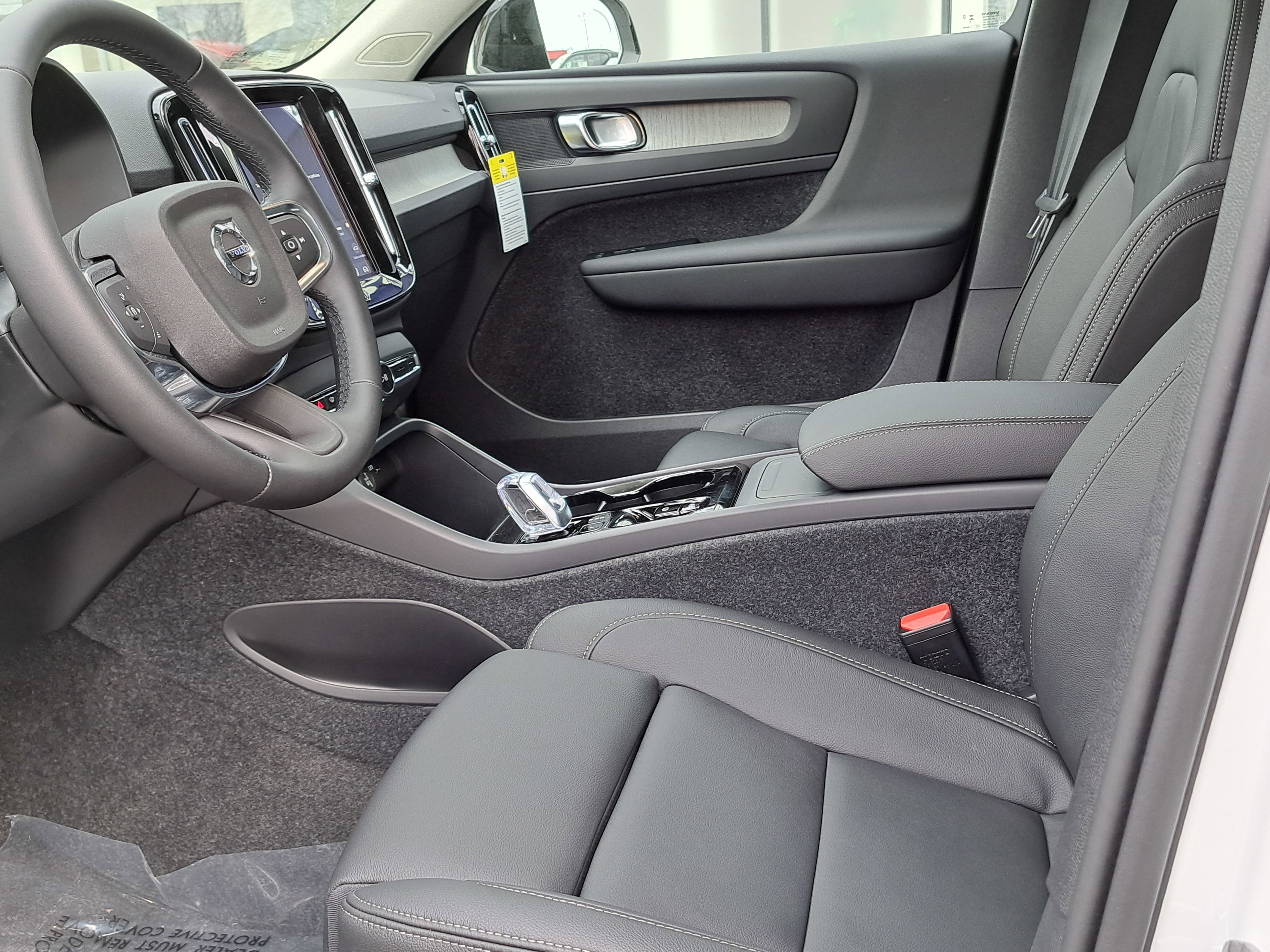 New 2026 Volvo XC40 B5 Plus w/ Protection Package Premier image 6