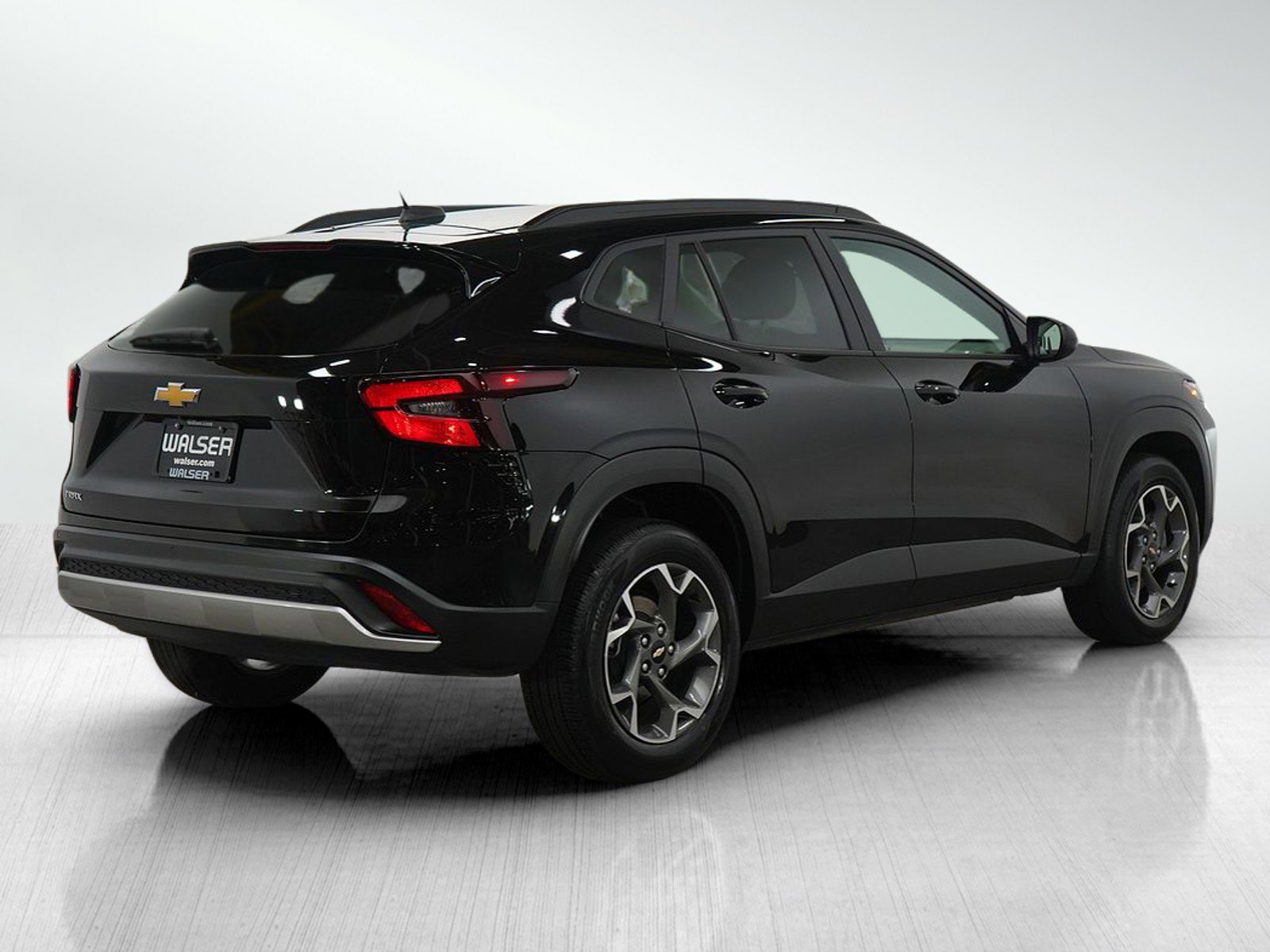 Used 2024 Chevrolet Trax LT w/ Sunroof Package image 5