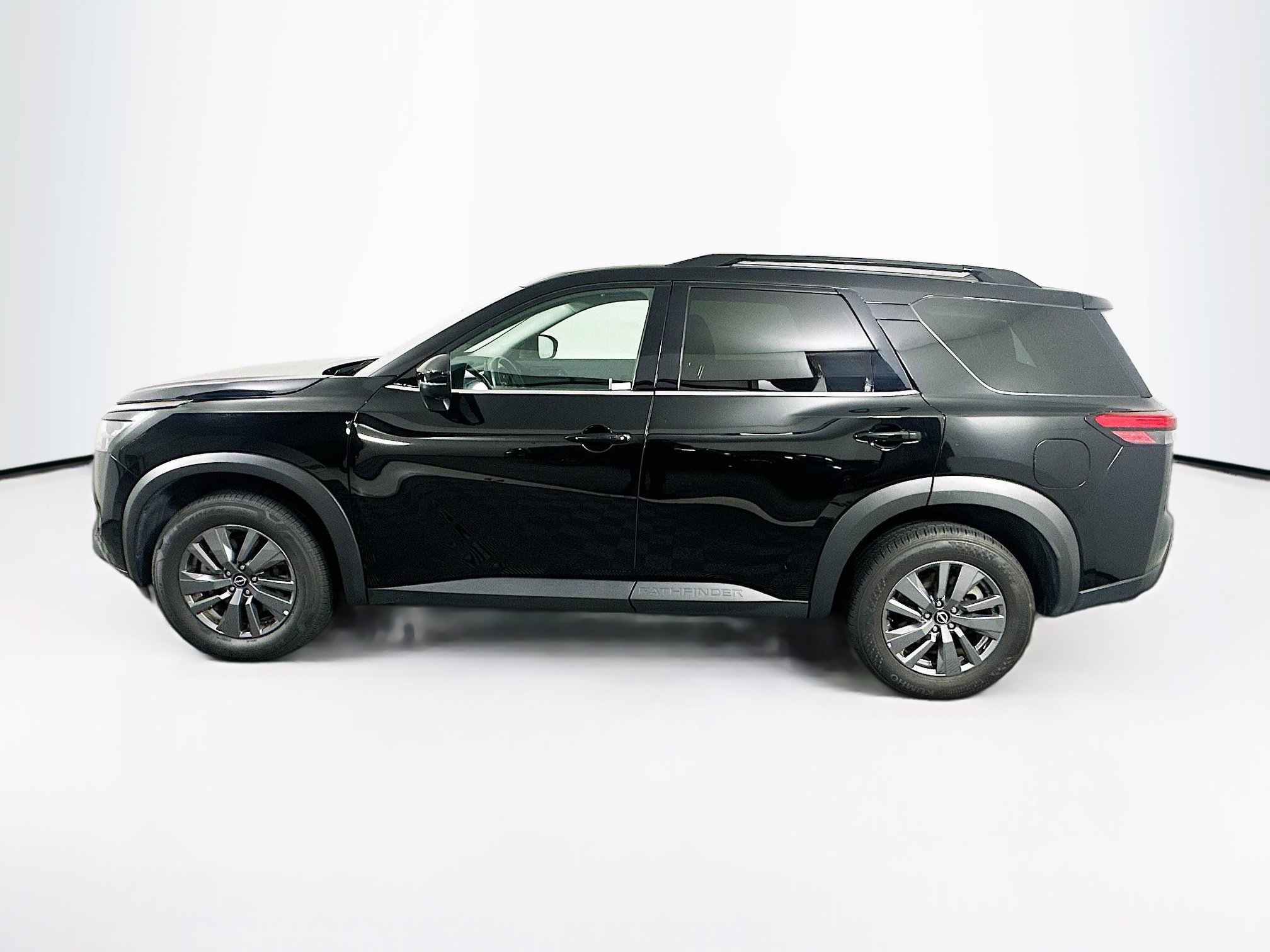 Used 2025 Nissan Pathfinder SV AWD/4WD image 4