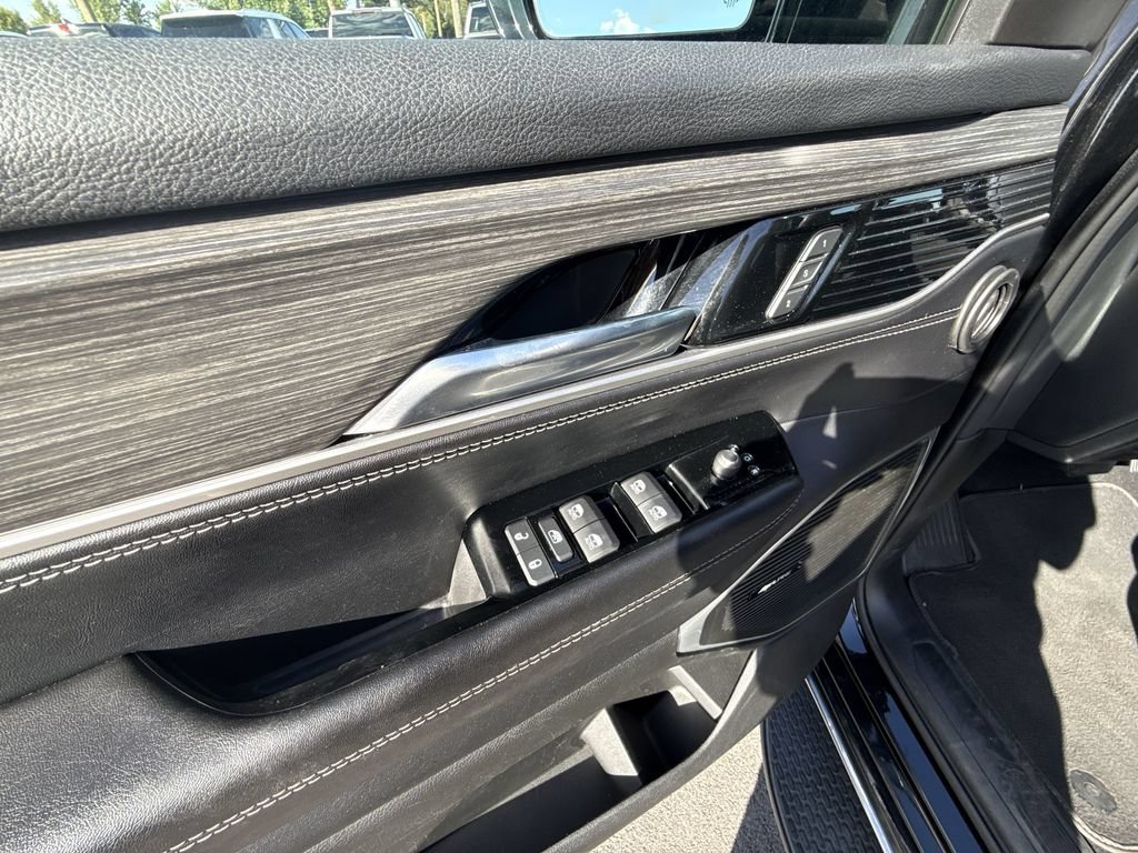 Used 2023 Jeep Wagoneer Series II AWD/4WD image 13