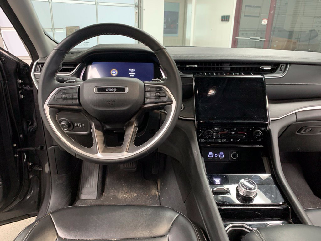 Used 2023 Jeep Grand Cherokee L Limited AWD/4WD image 8