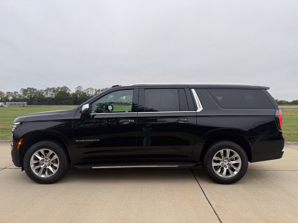 Used 2026 Chevrolet Suburban Premier AWD/4WD image 9