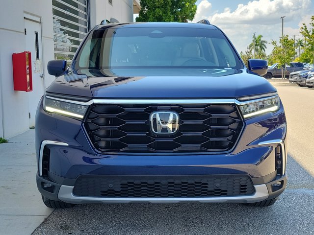Used 2023 Honda Pilot Touring image 2
