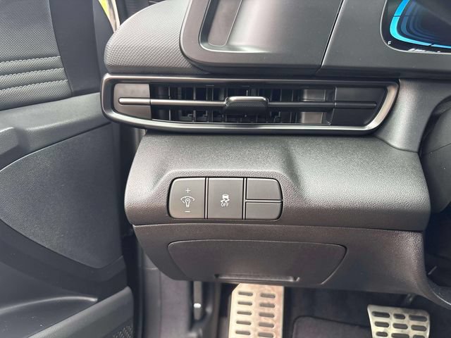 Certified 2025 Hyundai Elantra Sport FWD image 18