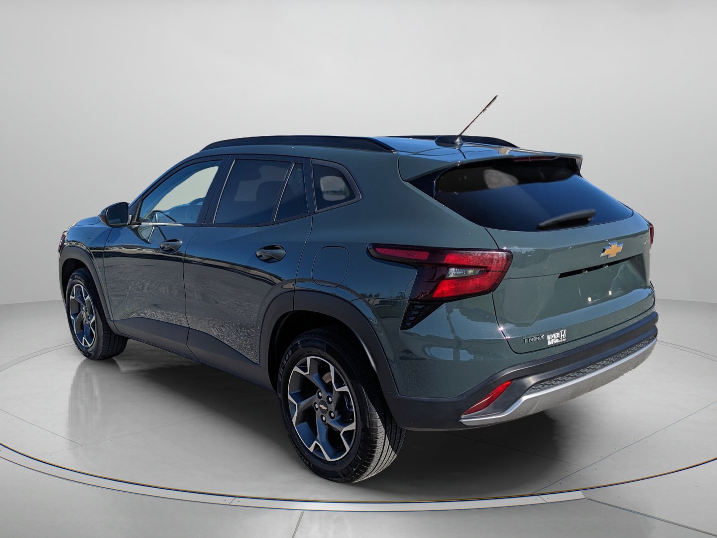 Used 2025 Chevrolet Trax LT FWD image 6