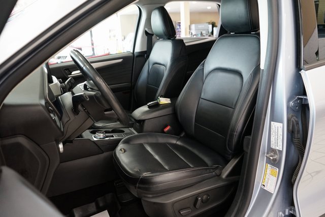 Used 2022 Ford Escape SEL w/ Technology Package image 2