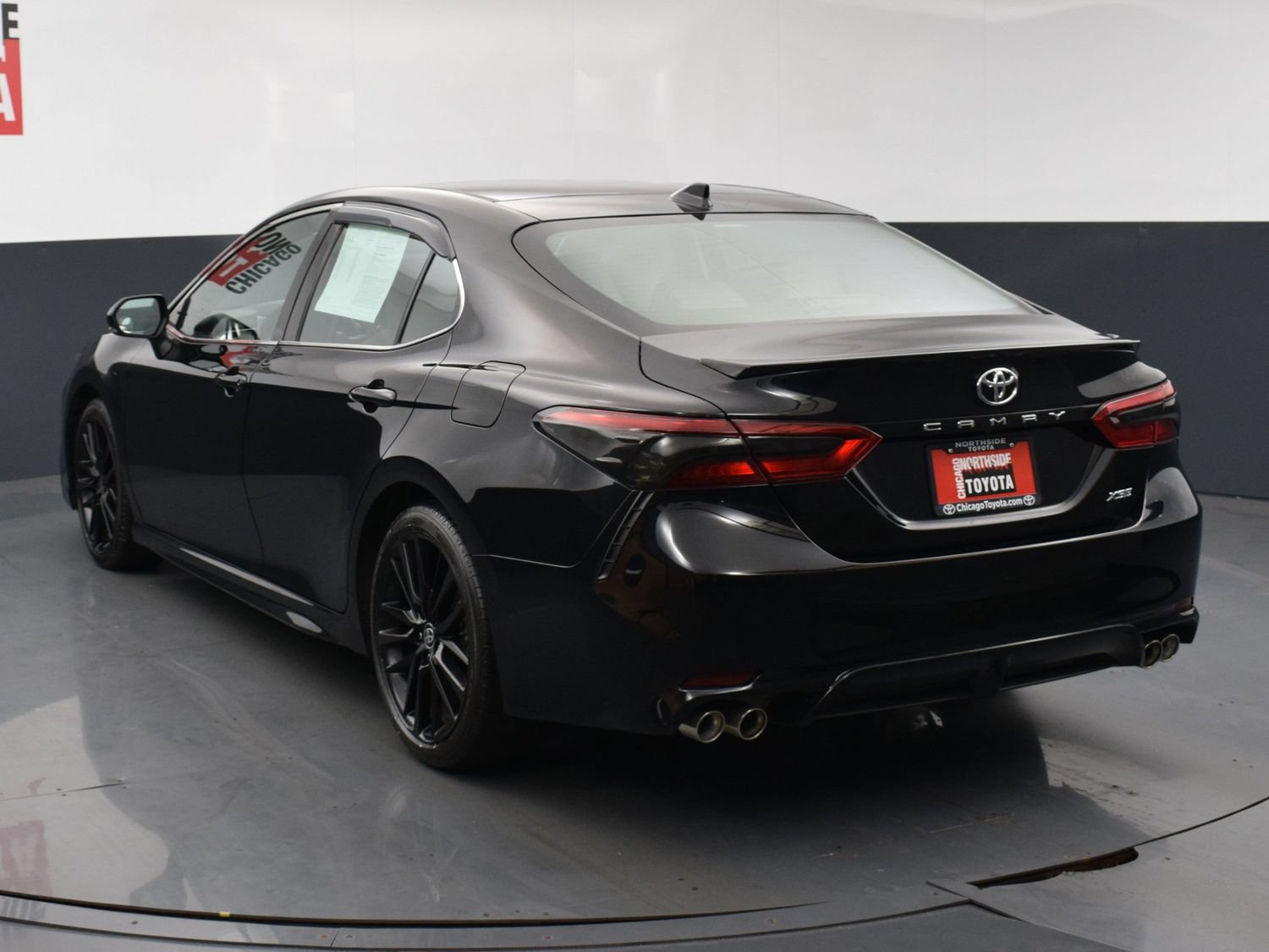 Used 2022 Toyota Camry XSE FWD image 3