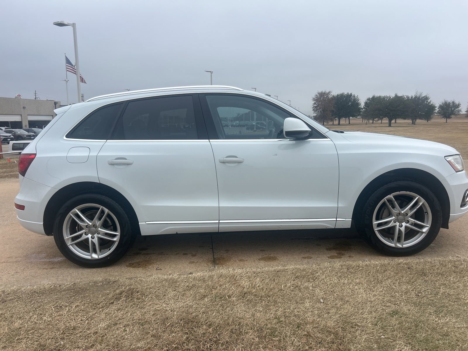 Used 2017 Audi Q5 2.0T Premium Plus w/ Technology Package image 2