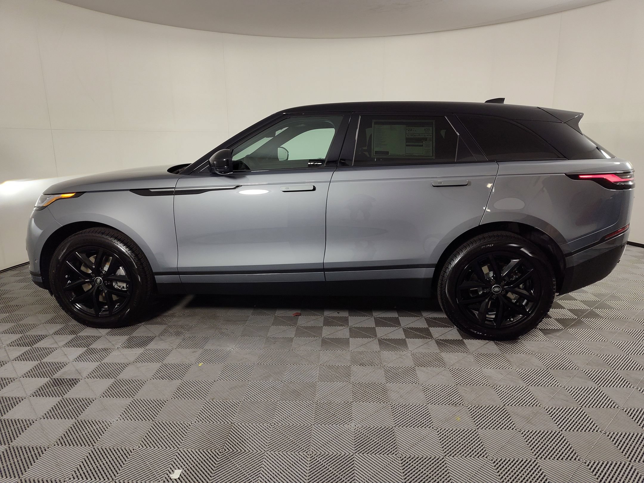 Used 2026 Land Rover Range Rover Velar S AWD/4WD image 2
