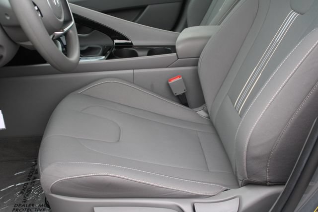 Used 2024 Hyundai Elantra Blue FWD image 29