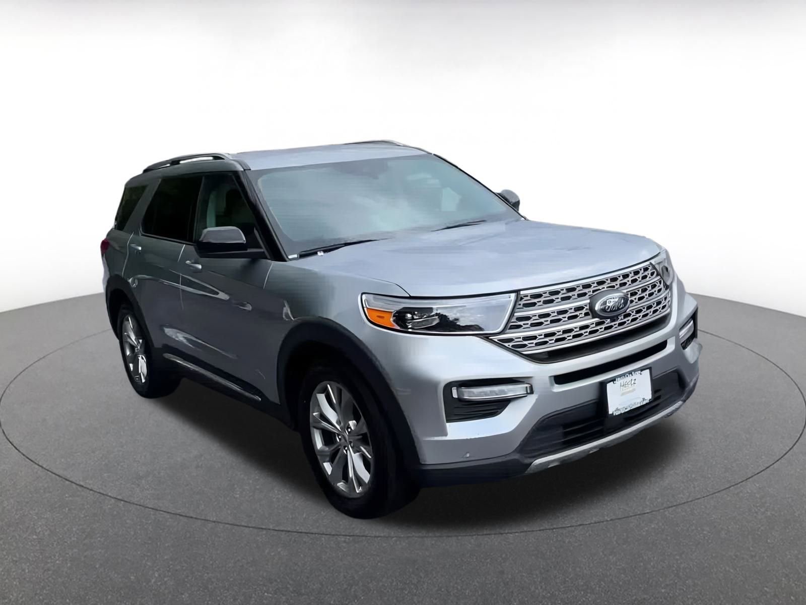 Used 2024 Ford Explorer Limited image 3