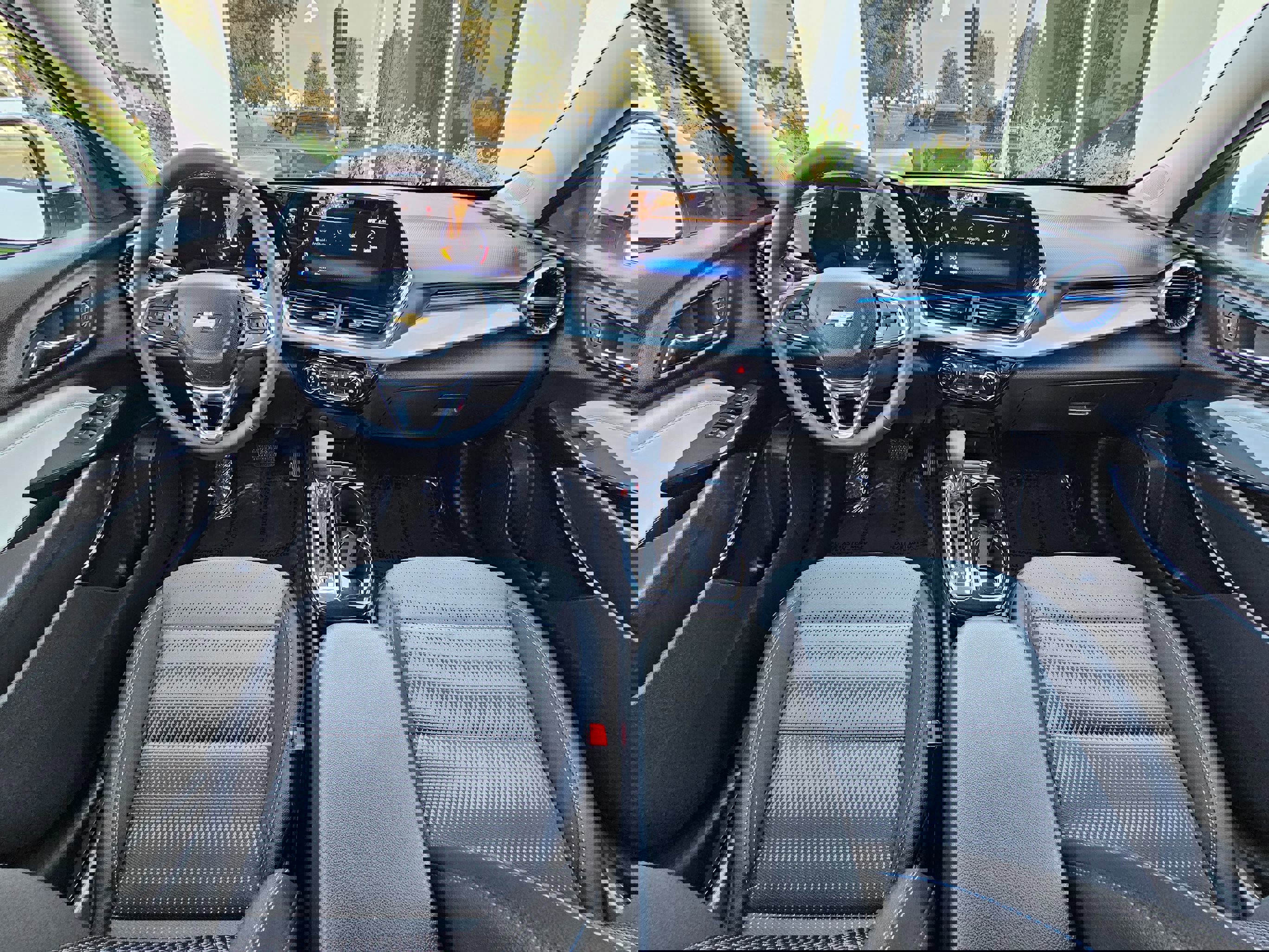 Used 2025 Chevrolet Trax LT w/ LT Convenience Package image 21